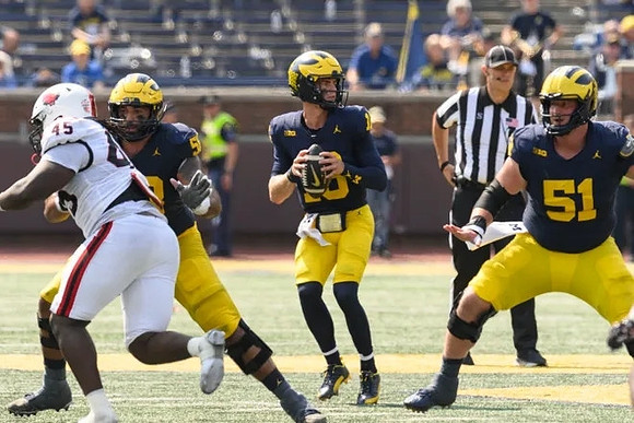 Giovanni El-Hadi (58), Davis Warren (16), and Greg Crippen (51)