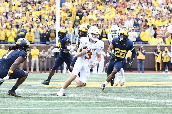 Jaishawn Barham (1), Josaiah Stewart (0), and Quinten Johnson (28)