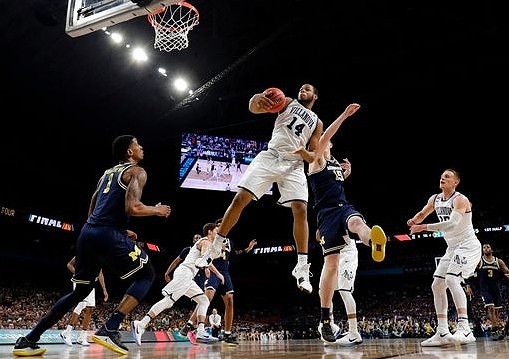 Charles Matthews (1) and Jon Teske (15)