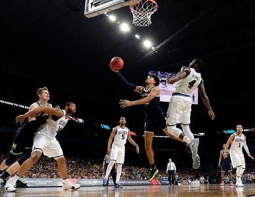 Moritz Wagner (13) and Jordan Poole (2)