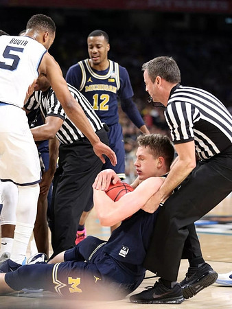 Muhammad-Ali Abdur-Rahkman (12) and Moritz Wagner (13)