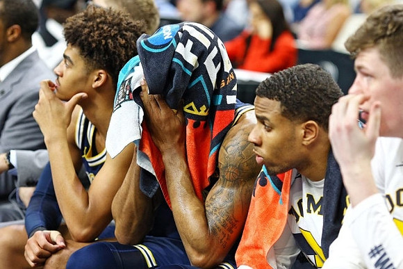 Jordan Poole (2), Charles Matthews (1), Jaaron Simmons (5), and Jon Teske (15)