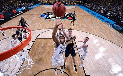 Muhammad-Ali Abdur-Rahkman (12), Jon Teske (15), and Zavier Simpson (3)