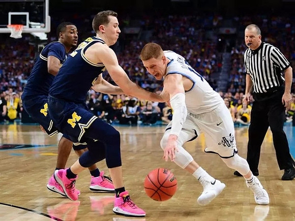 Muhammad-Ali Abdur-Rahkman (12) and Duncan Robinson (22)