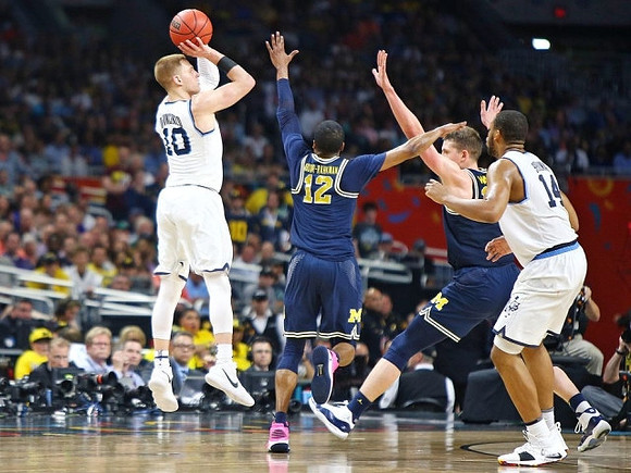 Muhammad-Ali Abdur-Rahkman (12) and Moritz Wagner (13)