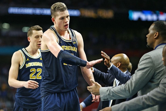 Duncan Robinson (22), Moritz Wagner (13), and Saddi Washington