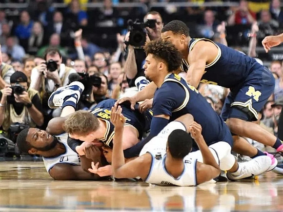 Moritz Wagner (13), Isaiah Livers (4), and Jaaron Simmons (5)