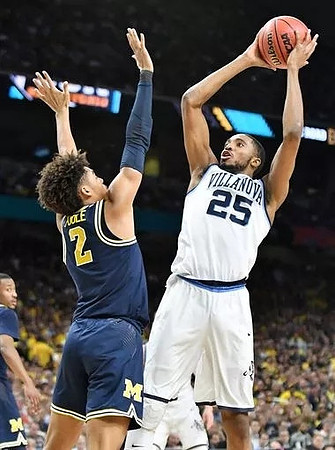 Muhammad-Ali Abdur-Rahkman (12) and Jordan Poole (2)