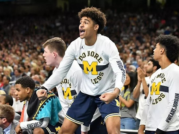 Jaaron Simmons (5), Jon Teske (15), Jordan Poole (2), and Ibi Watson (23)