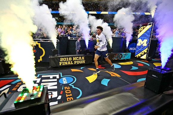 Isaiah Livers (4)