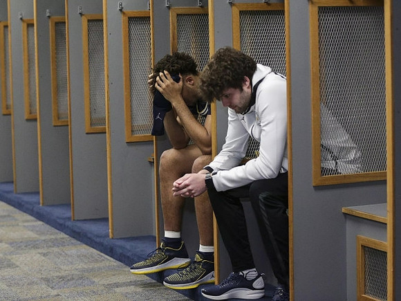 Isaiah Livers (4) and Brent Hibbitts (0)