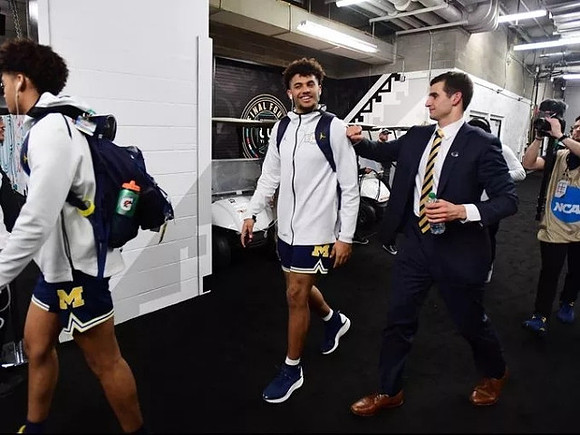 Jordan Poole (2), Isaiah Livers (4), and Austin Hatch (30)