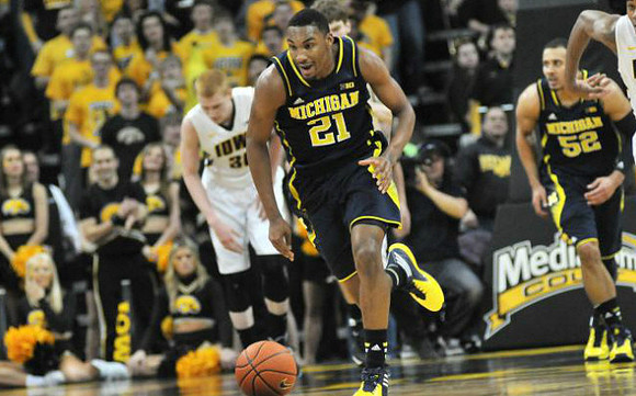 Zak Irvin (21) and Jordan Morgan (52)