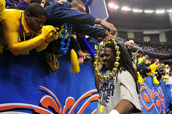 Denard Robinson (16)