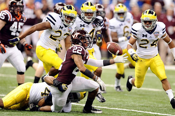 Cameron Gordon (4), Floyd Simmons (23), Josh Furman (14), Delonte Hollowell (24), and Raymon Taylor (6)