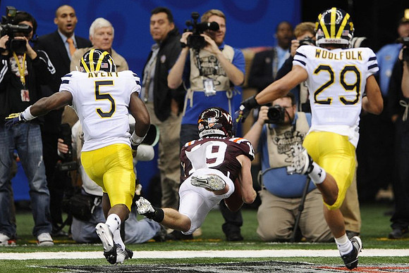Courtney Avery (5) and Troy Woolfolk (29)