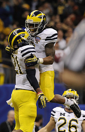 Junior Hemingway (21), Martavious Odoms (9), and Drew Dileo (26)