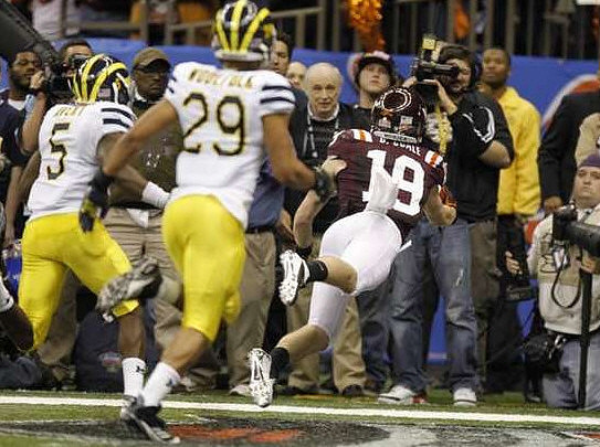 Courtney Avery (5) and Troy Woolfolk (29)