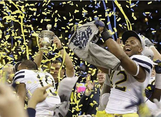 Kelvin Grady (19) and J.B. Fitzgerald (42)