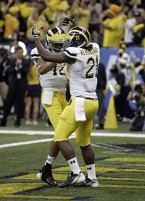 Roy Roundtree (12) and Junior Hemingway (21)