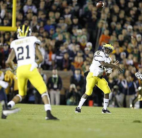 Roy Roundtree (21) and Denard Robinson (16)
