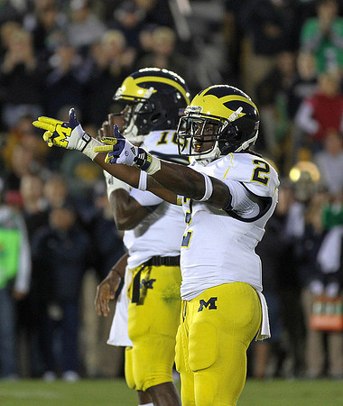 Denard Robinson (16) and Vincent Smith (2)