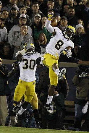 Thomas Gordon (30) and J.T. Floyd (8)
