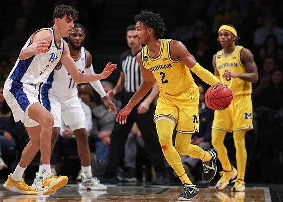 Kobe Bufkin (2) and Dug McDaniel (0)