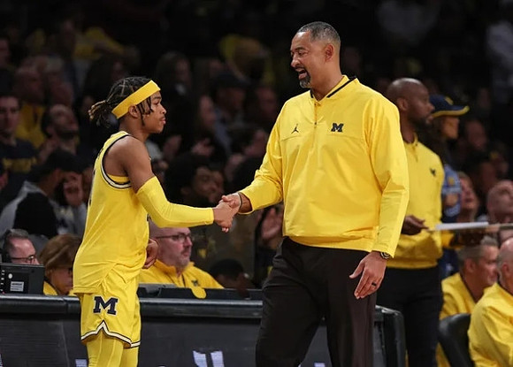 Dug McDaniel (0) and Juwan Howard