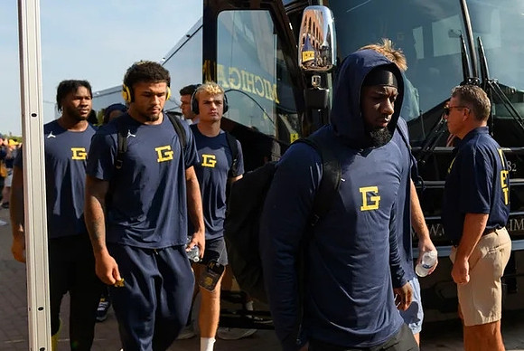Davis Warren (16) and Michigan Team