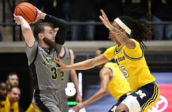 Rubin Jones (15) and Nimari Burnett (4)
