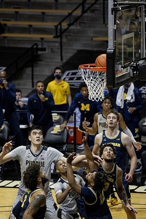 Isaiah Livers (2), Mike Smith (12), Brandon Johns Jr. (23), and Franz Wagner (21)