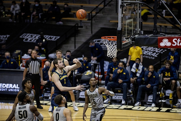 Hunter Dickinson (1) and Franz Wagner (21)