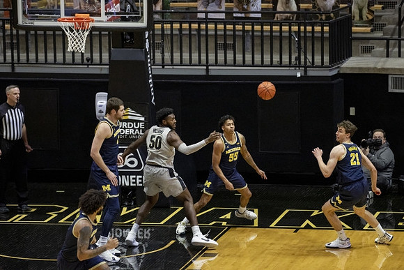 Isaiah Livers (2), Hunter Dickinson (1), Eli Brooks (55), and Franz Wagner (21)