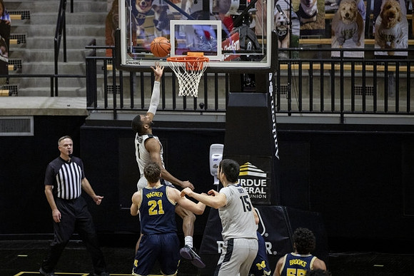 Franz Wagner (21) and Eli Brooks (55)