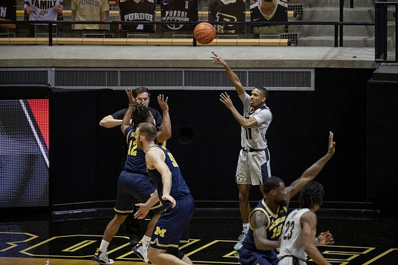 Mike Smith (12), Austin Davis (51), and Chaundee Brown Jr. (15)