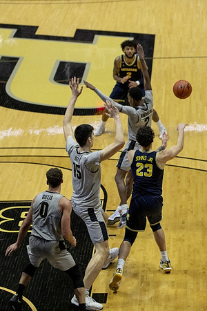 Isaiah Livers (2) and Brandon Johns Jr. (23)