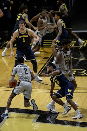 Mike Smith (12), Hunter Dickinson (1), Isaiah Livers (2), Eli Brooks (55), and Chaundee Brown Jr. (15)