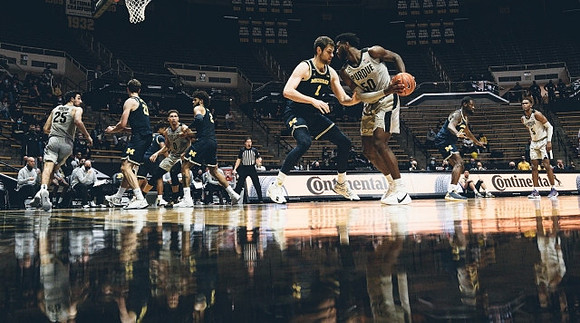 Franz Wagner (21), Isaiah Livers (2), Hunter Dickinson (1), and Chaundee Brown Jr. (15)