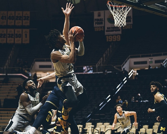 Hunter Dickinson (1) and Isaiah Livers (2)