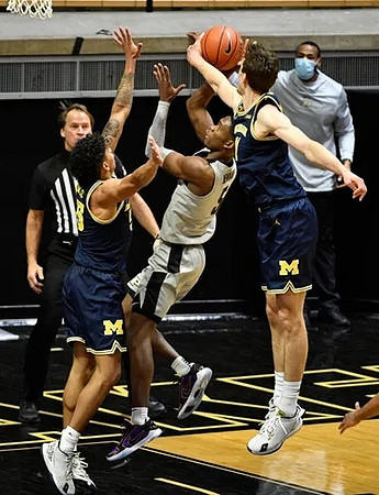 Eli Brooks (55) and Franz Wagner (21)