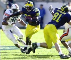 Anthony Thomas (32) and Bill Seymour (81)