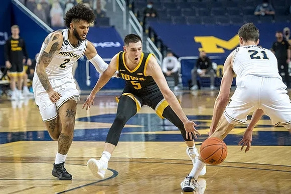 Isaiah Livers (2) and Franz Wagner (21)