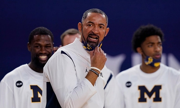 Chaundee Brown Jr. (15), Juwan Howard, and Jace Howard (25)