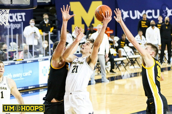 Austin Davis (51) and Franz Wagner (21)