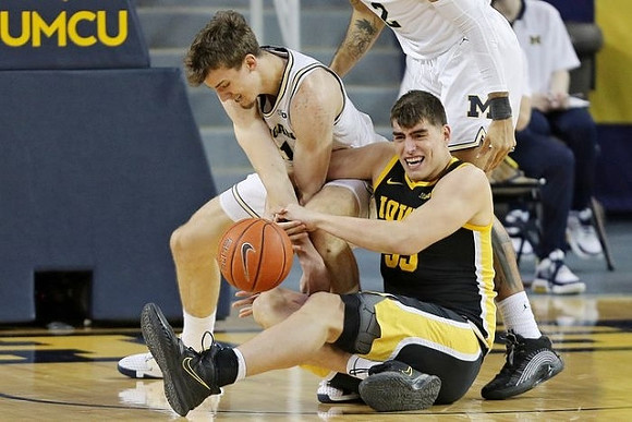 Franz Wagner (21) and Isaiah Livers (2)