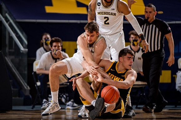 Franz Wagner (21) and Isaiah Livers (2)