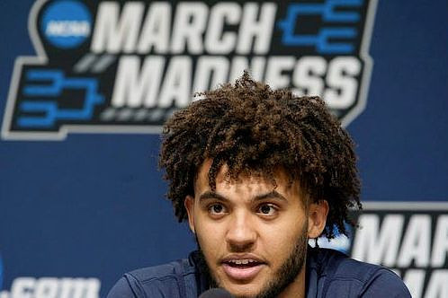 Isaiah Livers (4)