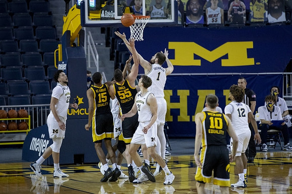 Brandon Johns Jr. (23), Franz Wagner (21), Hunter Dickinson (1), and Mike Smith (12)
