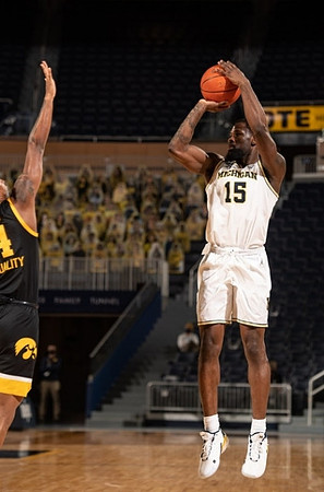 Chaundee Brown Jr. (15)
